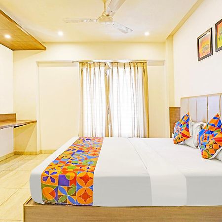Hotel Skylight Vadodara Exterior foto