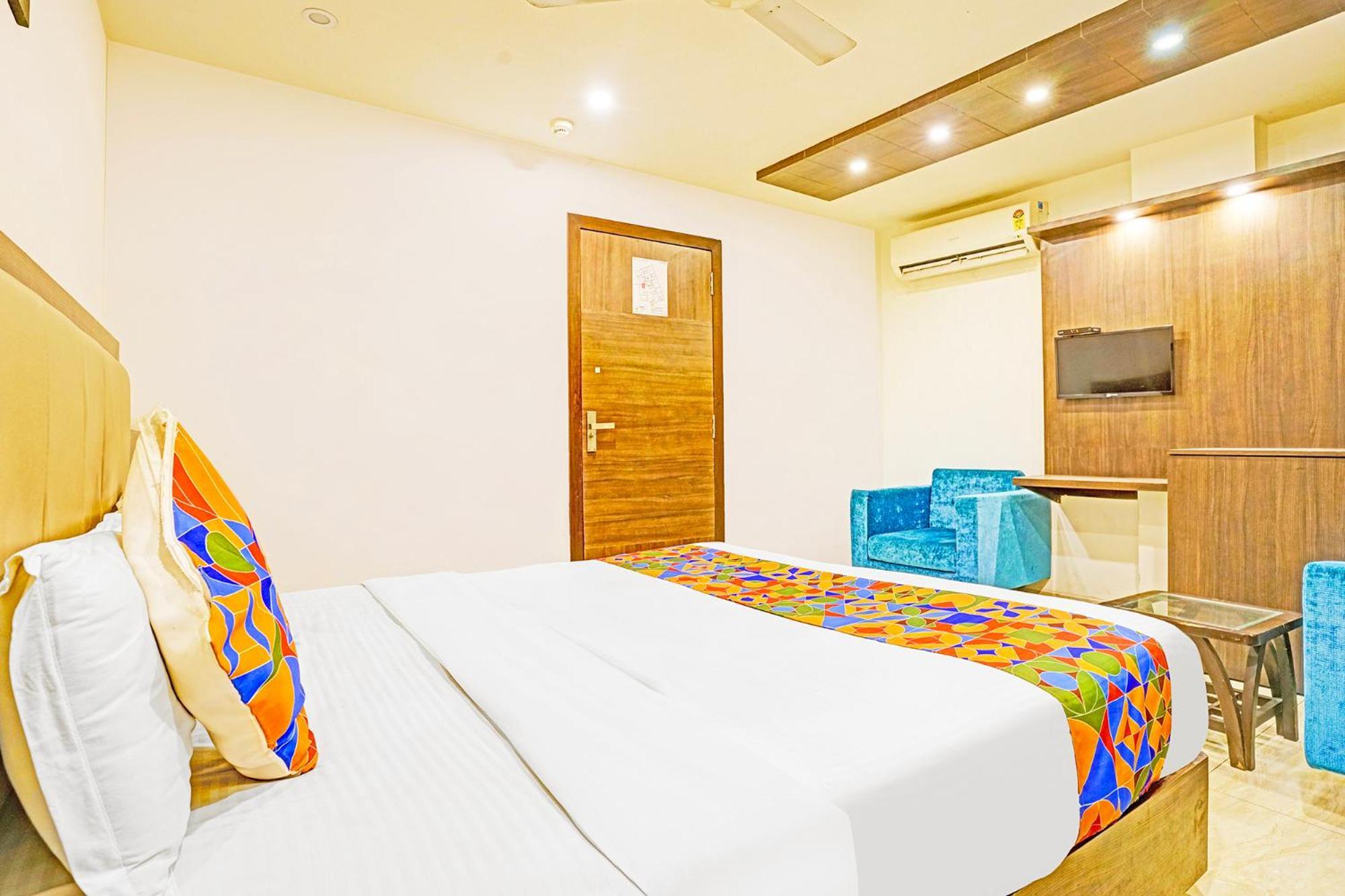 Hotel Skylight Vadodara Exterior foto