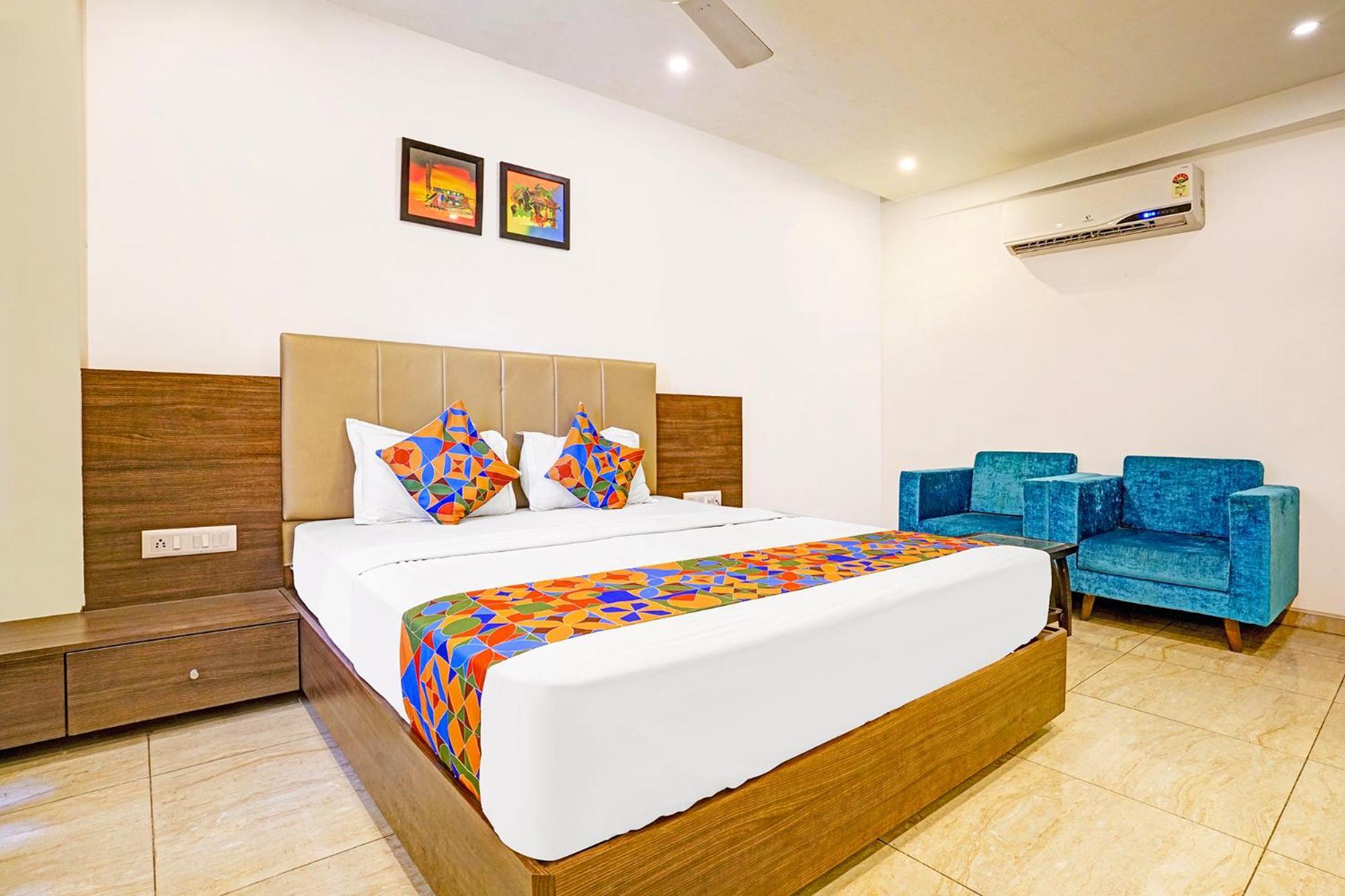 Hotel Skylight Vadodara Exterior foto