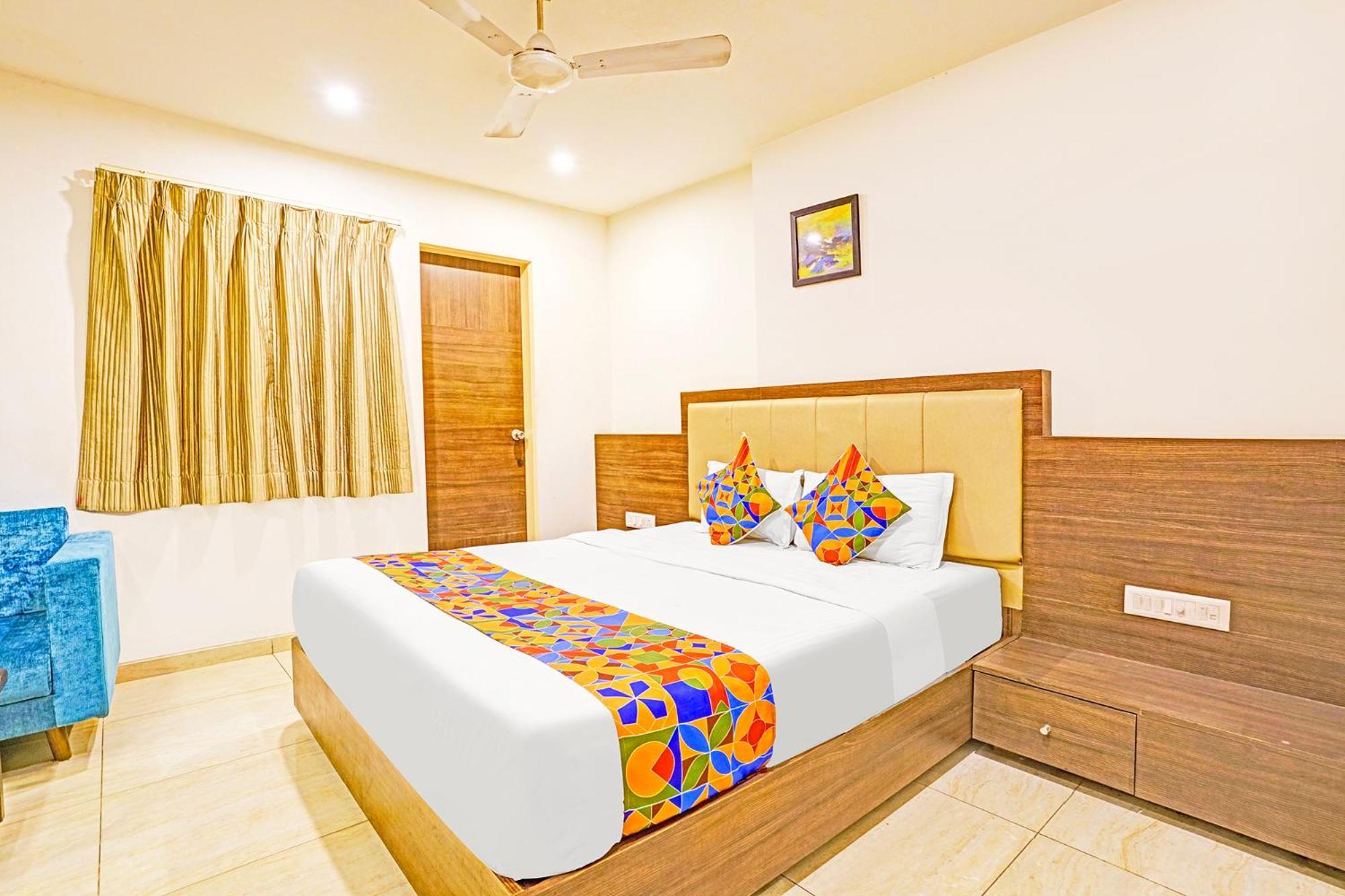 Hotel Skylight Vadodara Exterior foto