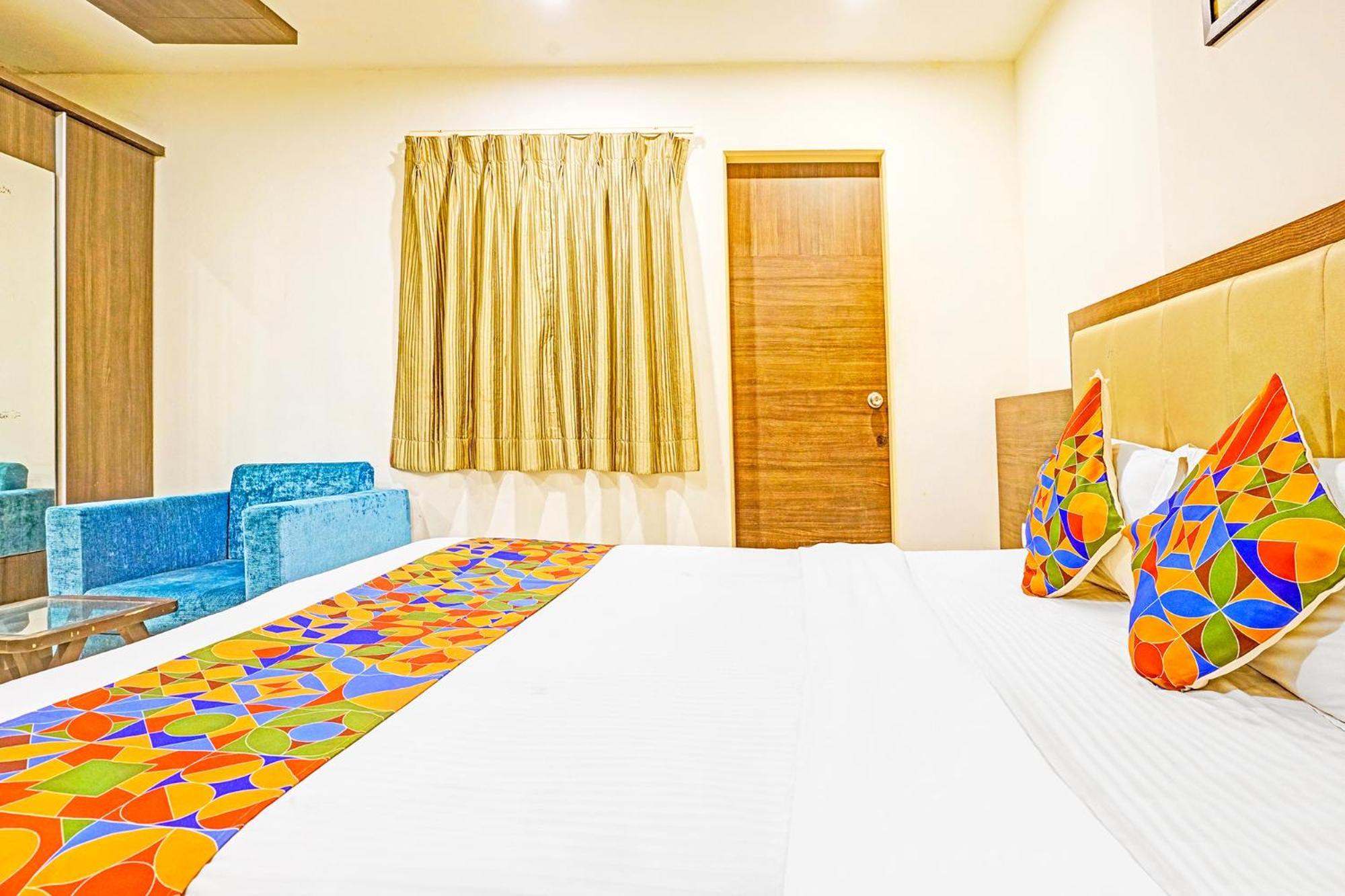 Hotel Skylight Vadodara Exterior foto