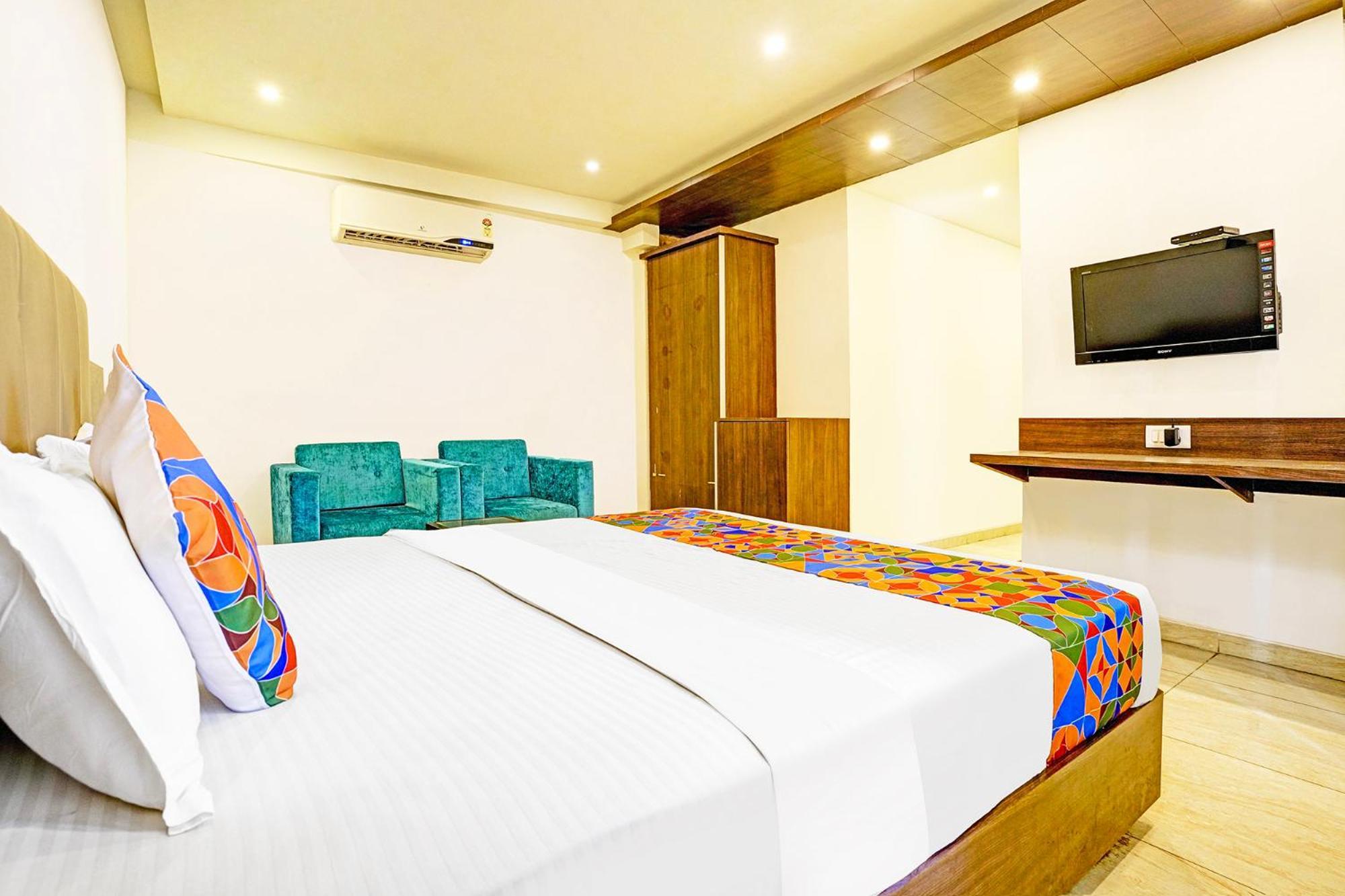 Hotel Skylight Vadodara Exterior foto