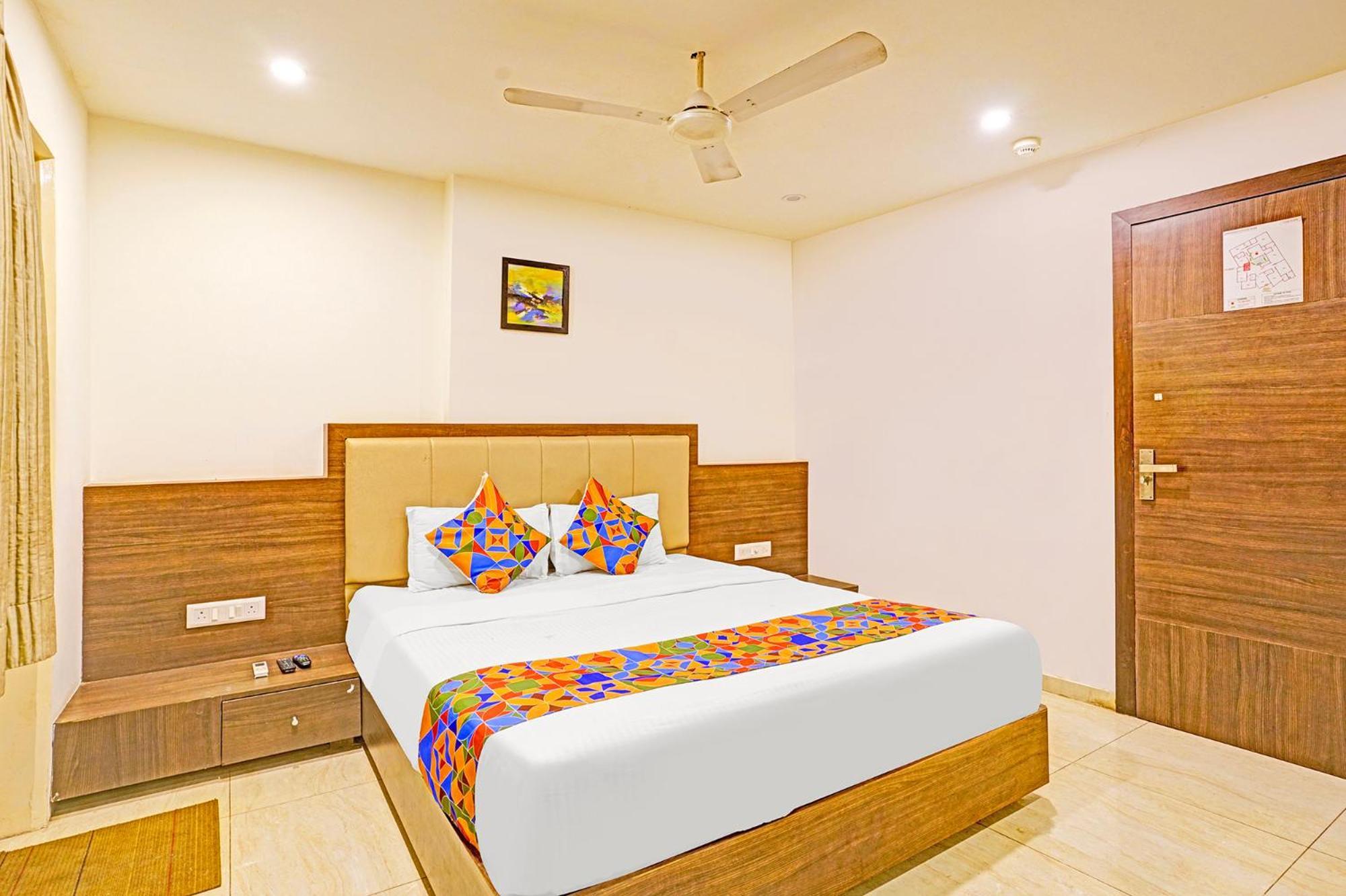 Hotel Skylight Vadodara Exterior foto