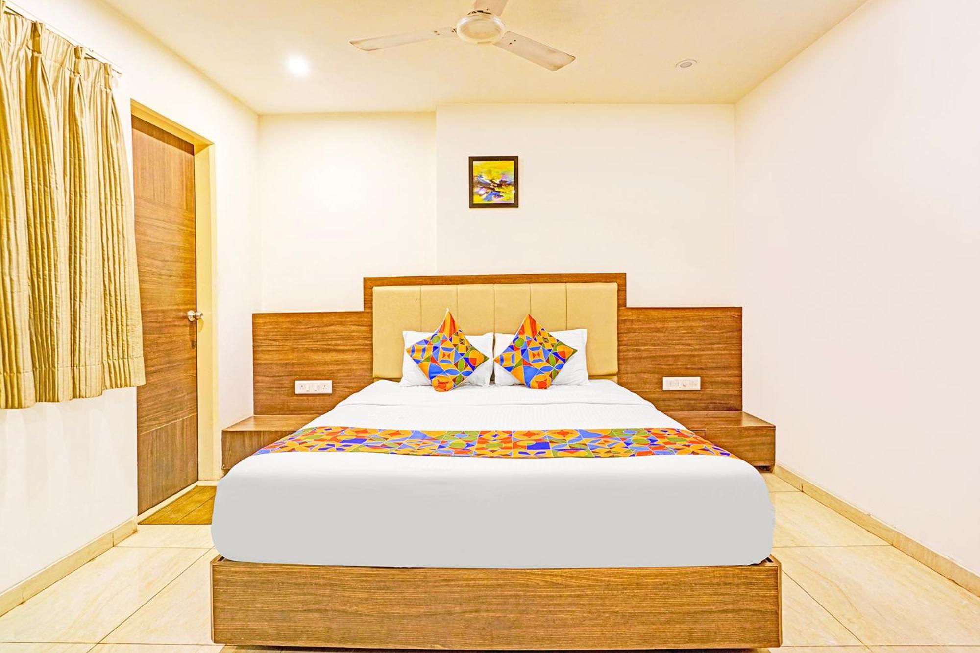 Hotel Skylight Vadodara Exterior foto