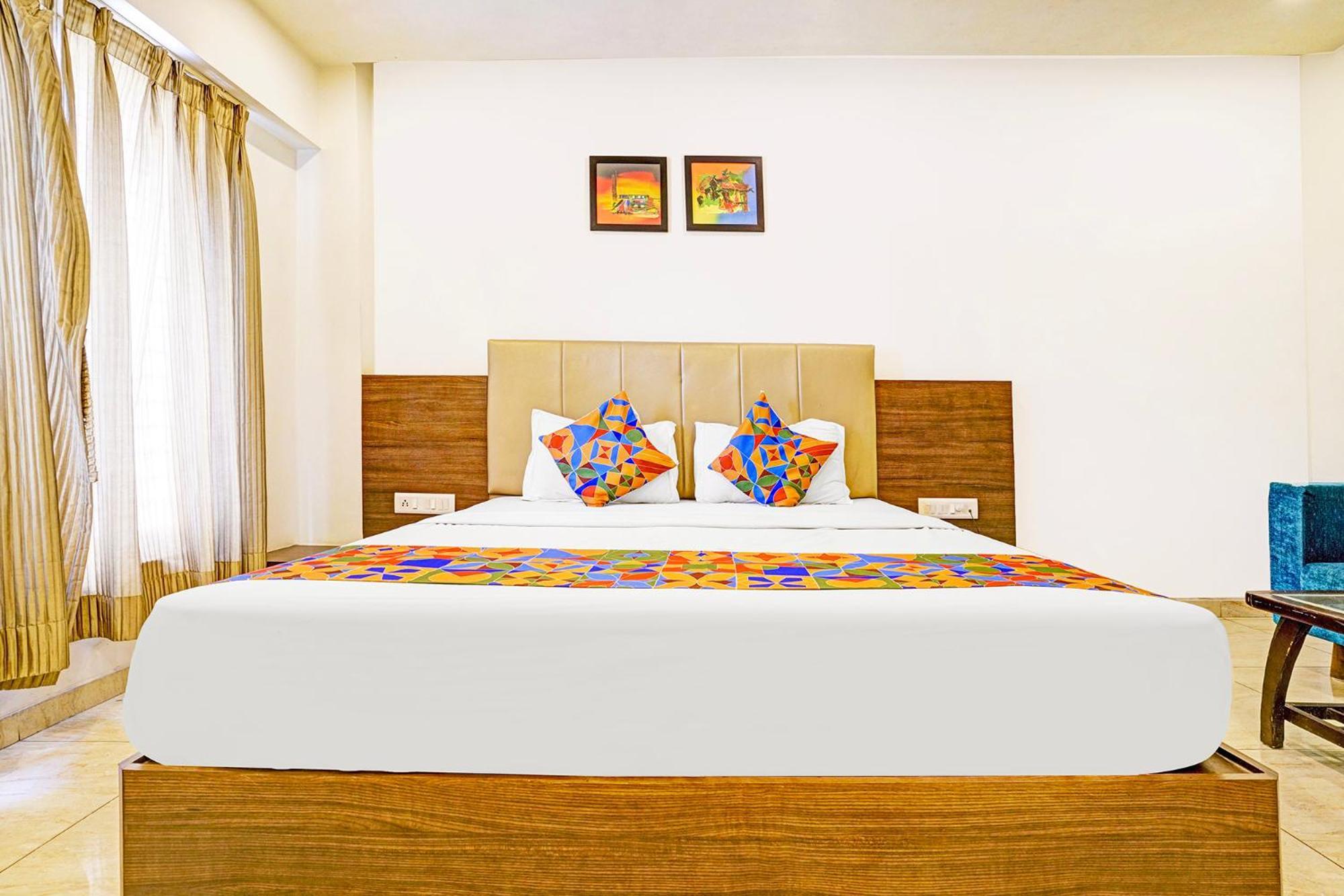 Hotel Skylight Vadodara Exterior foto