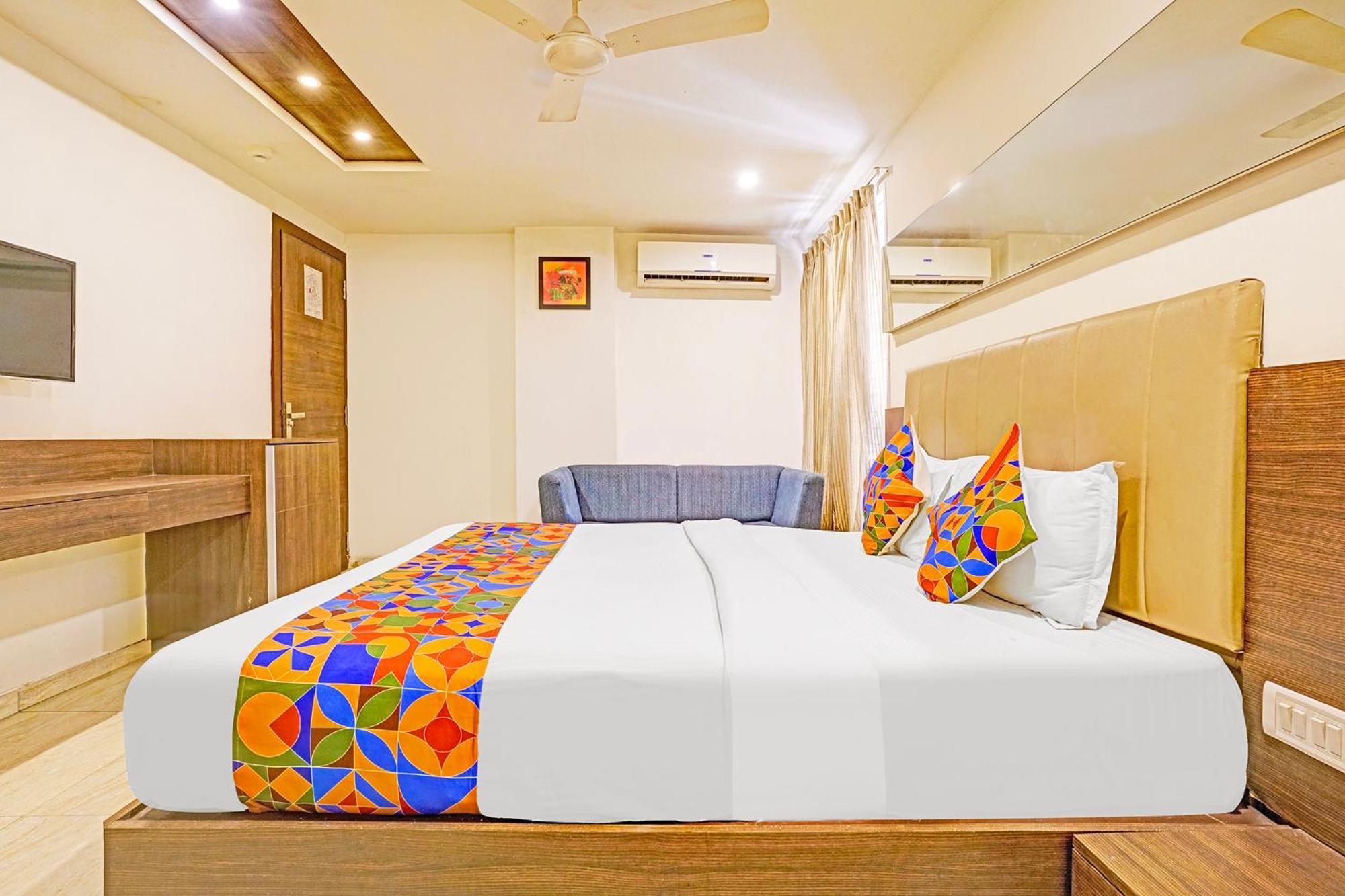 Hotel Skylight Vadodara Exterior foto