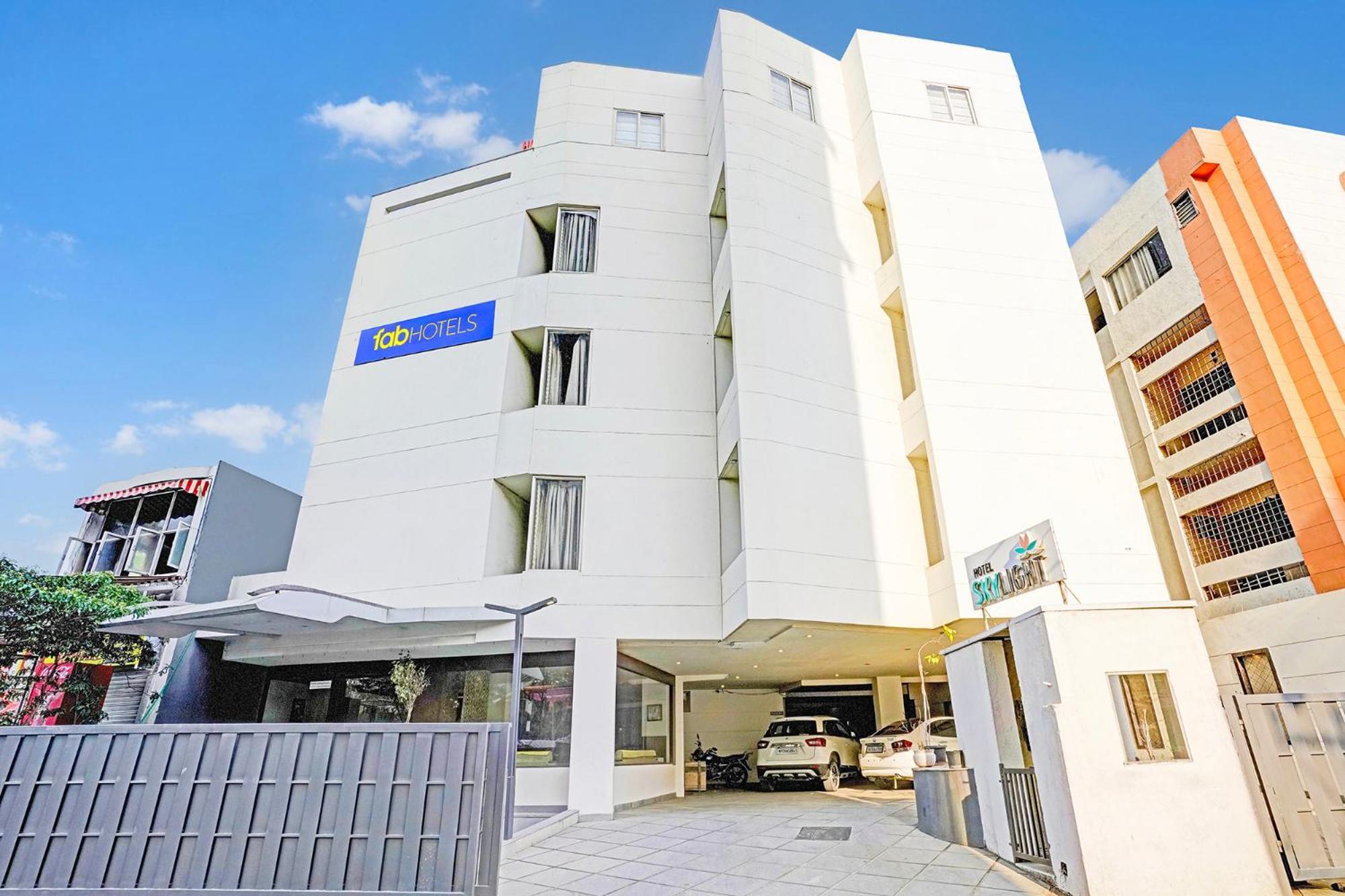 Hotel Skylight Vadodara Exterior foto