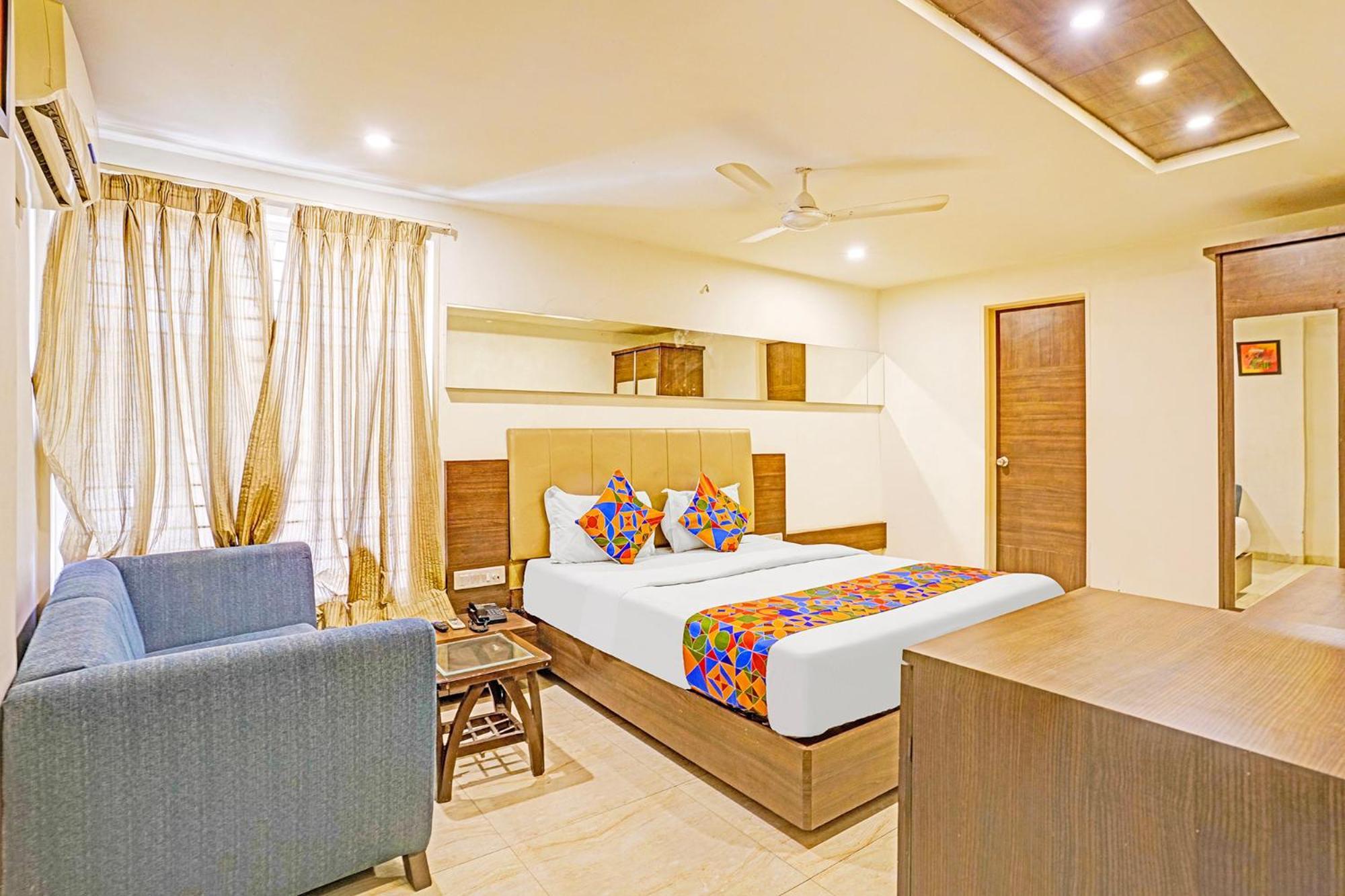 Hotel Skylight Vadodara Exterior foto