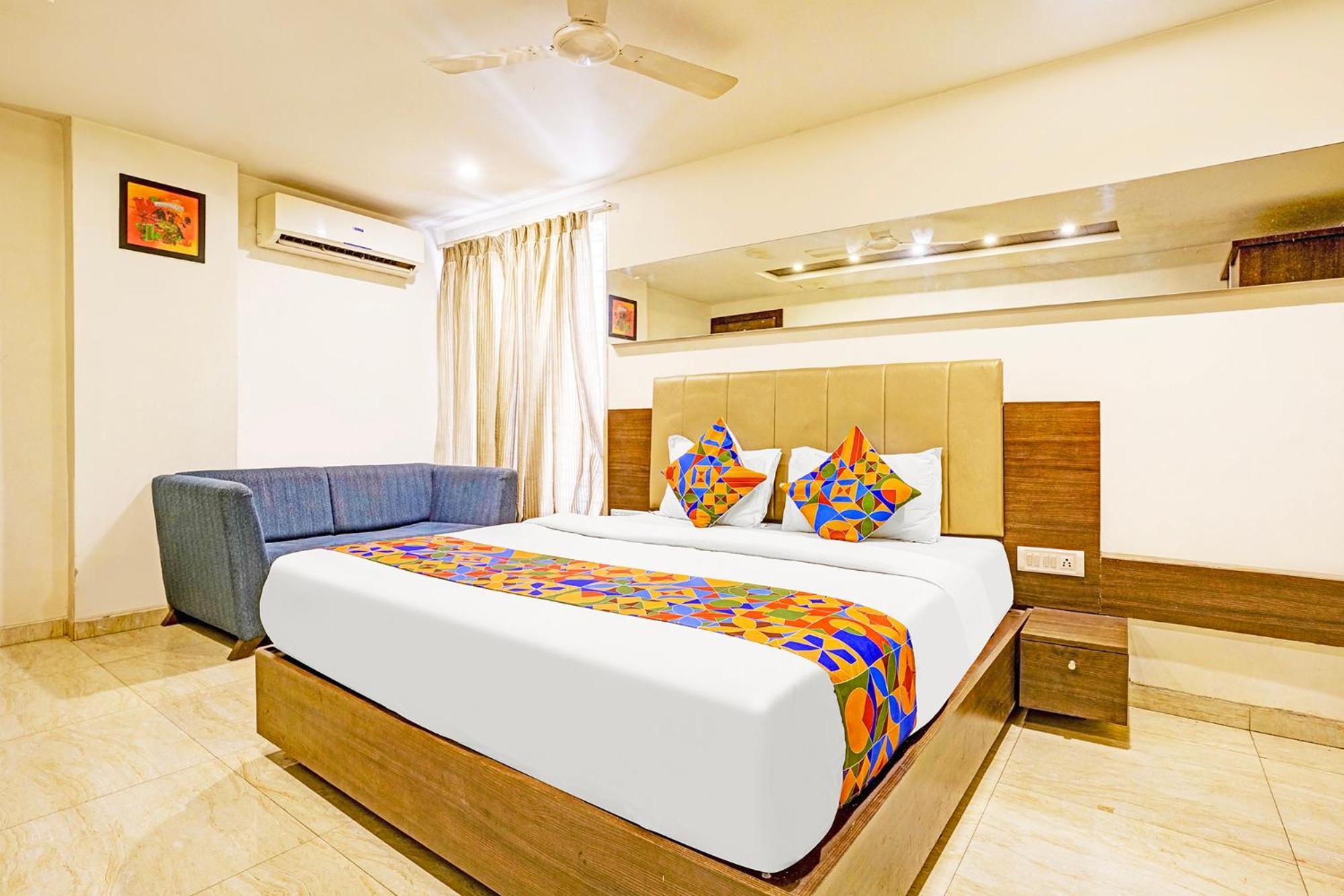 Hotel Skylight Vadodara Exterior foto