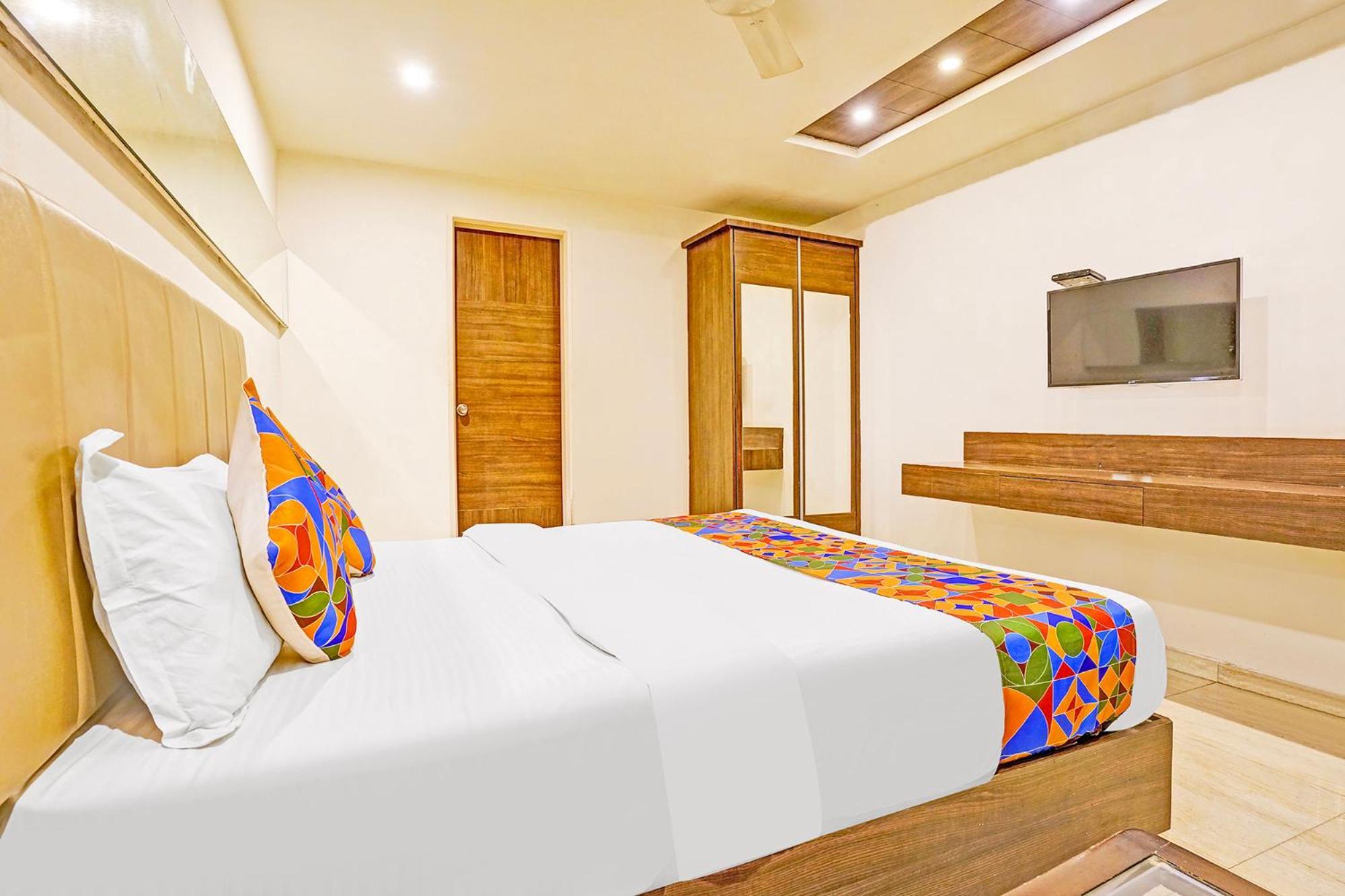 Hotel Skylight Vadodara Exterior foto