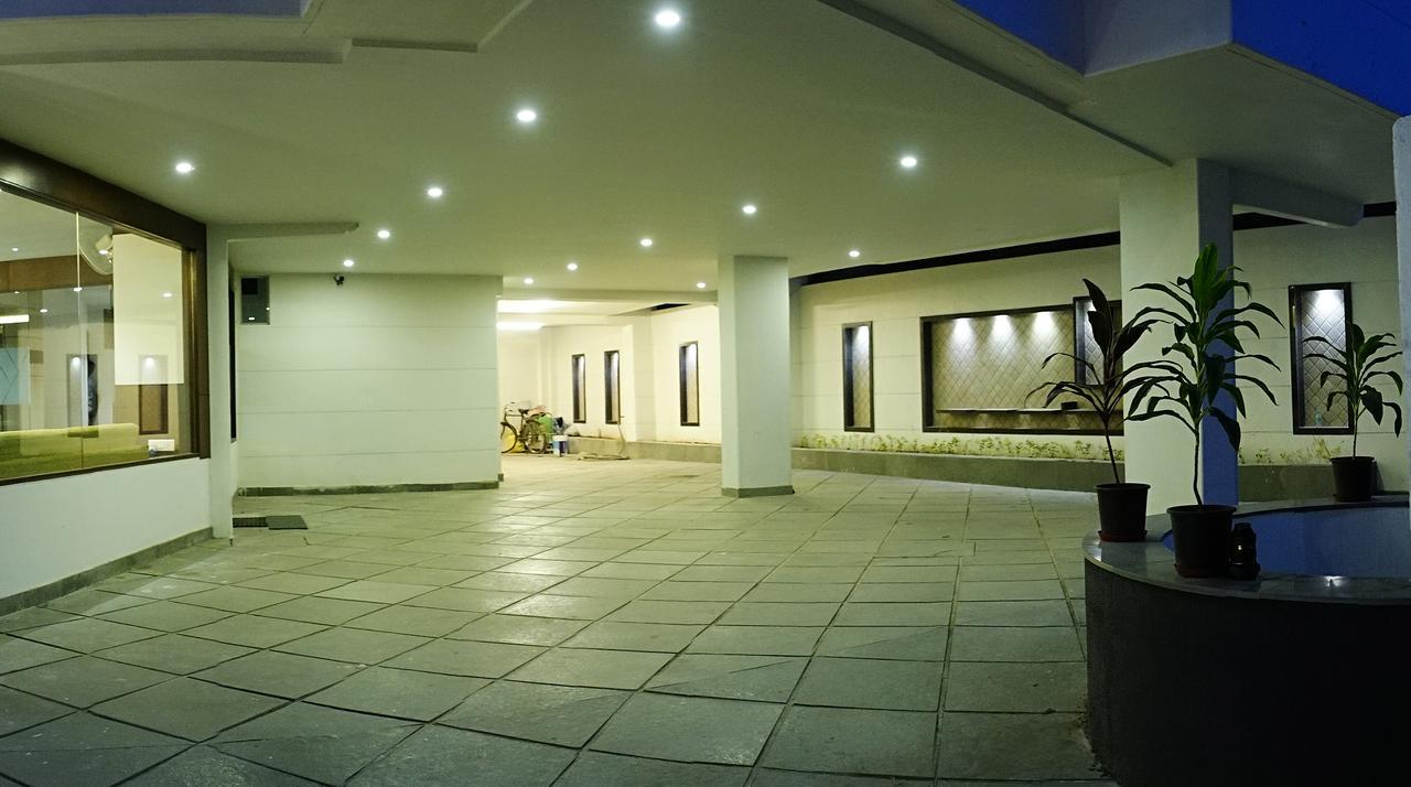 Hotel Skylight Vadodara Exterior foto