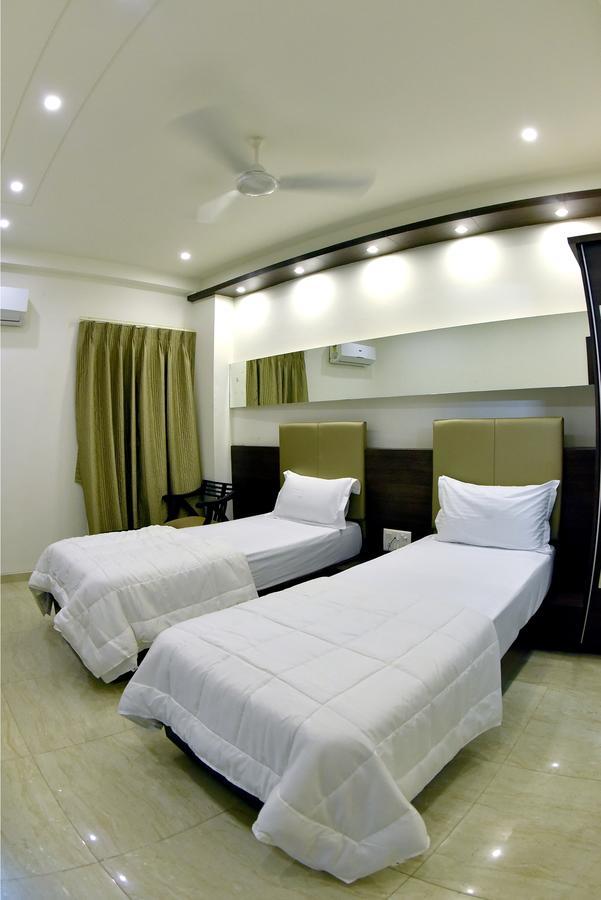 Hotel Skylight Vadodara Exterior foto